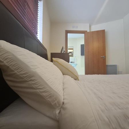 Red Naxela Canary Wharf Apartments Лондон Экстерьер фото