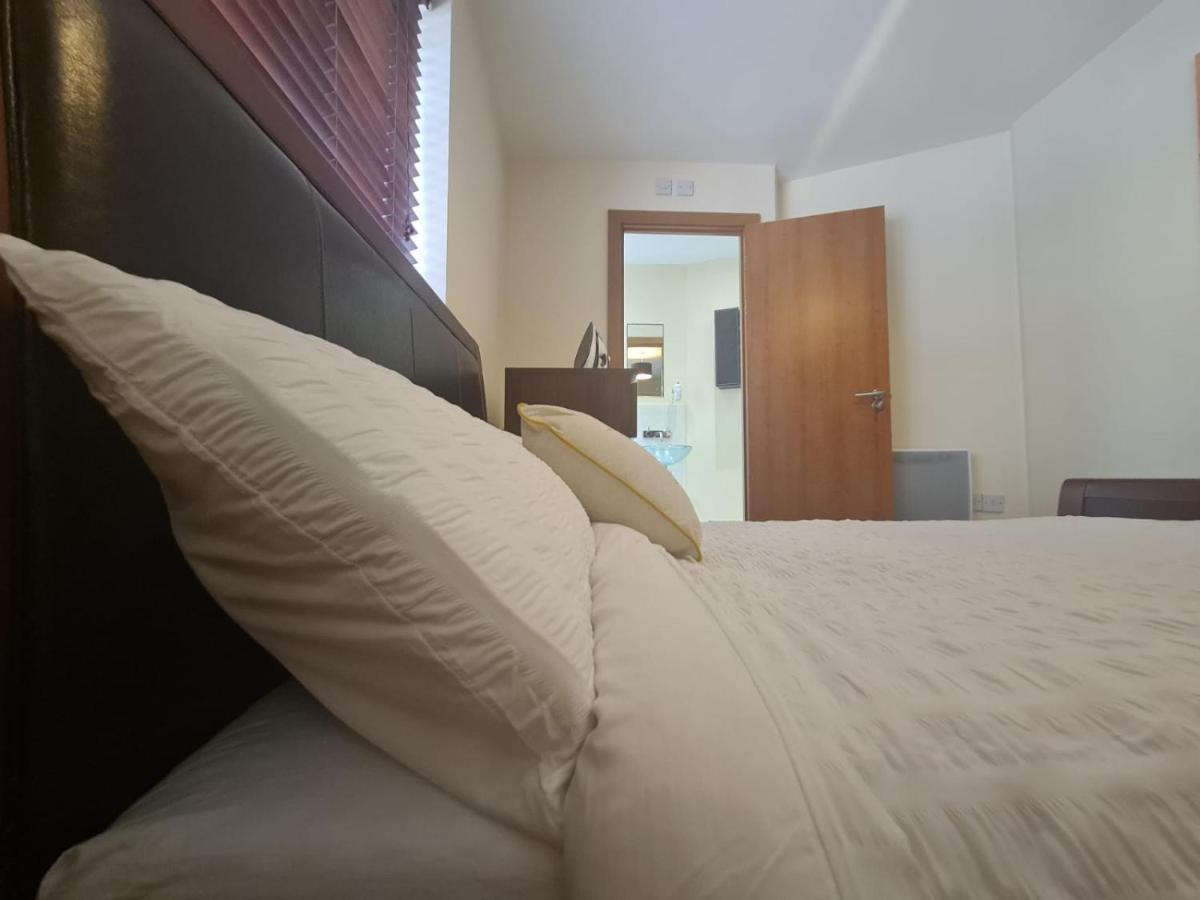 Red Naxela Canary Wharf Apartments Лондон Экстерьер фото