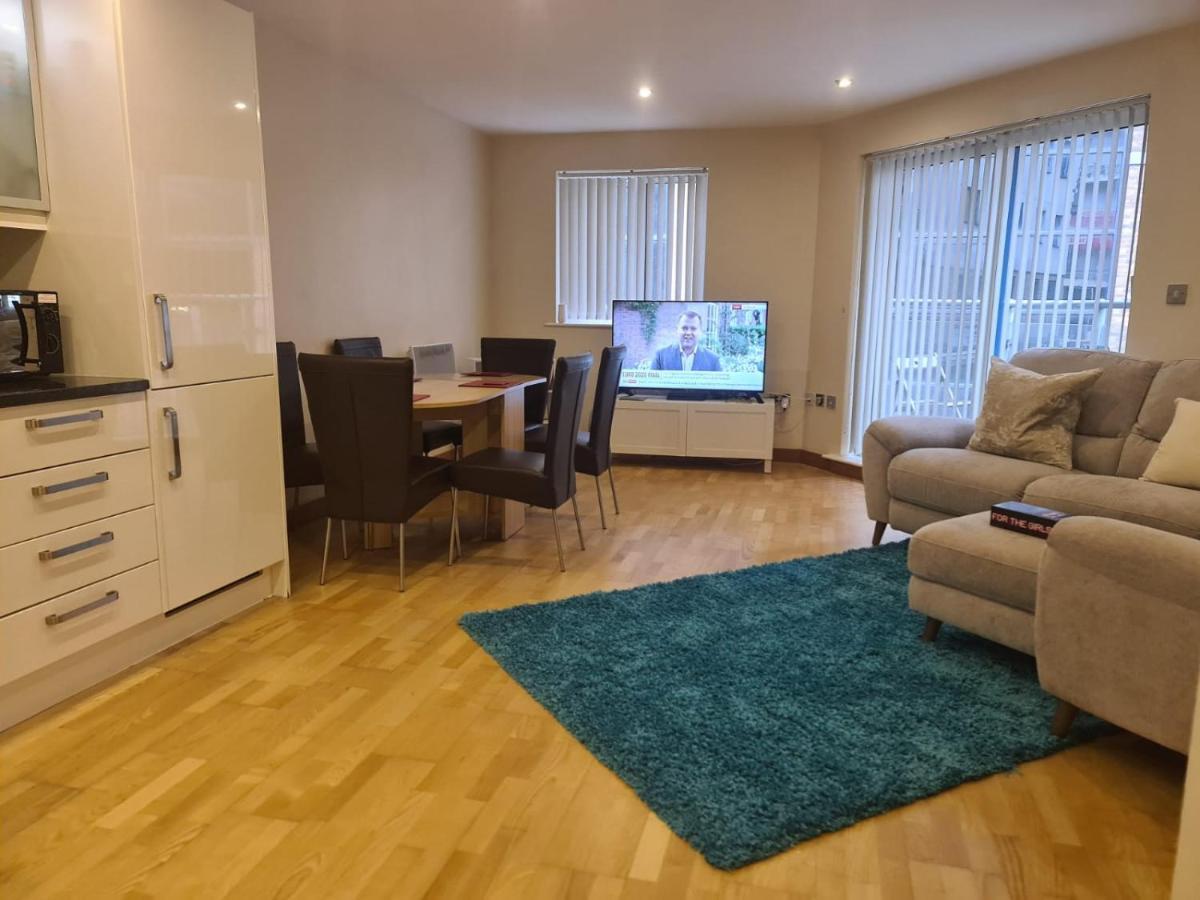 Red Naxela Canary Wharf Apartments Лондон Экстерьер фото