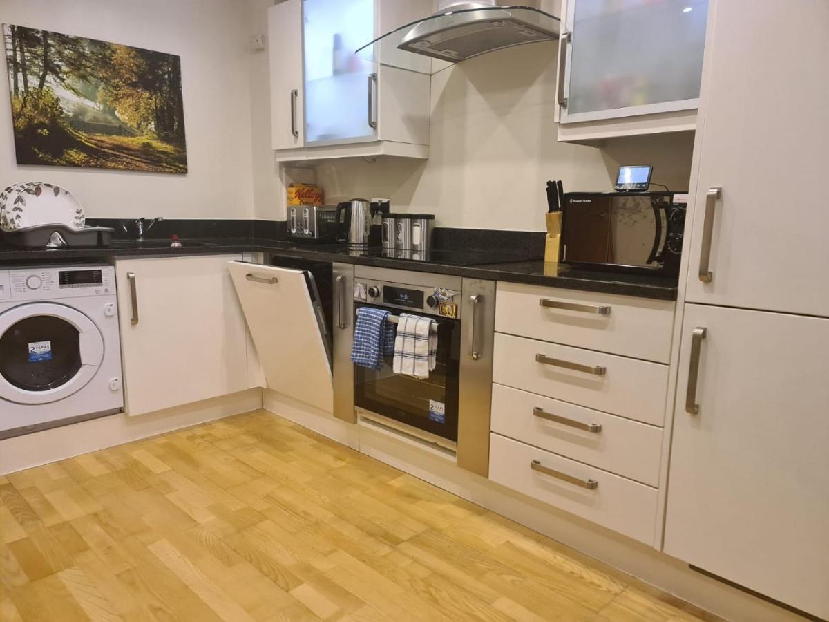 Red Naxela Canary Wharf Apartments Лондон Экстерьер фото